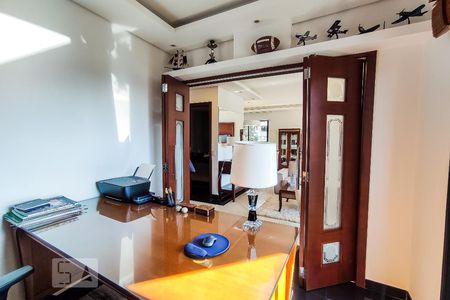 Apartamento à venda com 141m², 3 quartos e 3 vagas Apartamento à venda com 141m², 3 quartos e 3 vagasEscritório