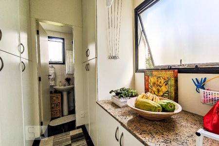 Apartamento à venda com 141m², 3 quartos e 3 vagas Apartamento à venda com 141m², 3 quartos e 3 vagasQuarto de Serviço