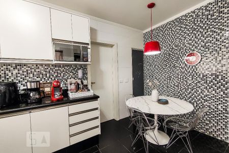 Apartamento à venda com 141m², 3 quartos e 3 vagas Apartamento à venda com 141m², 3 quartos e 3 vagasCozinha