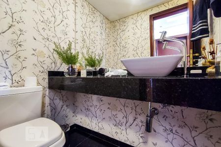 Apartamento à venda com 141m², 3 quartos e 3 vagas Apartamento à venda com 141m², 3 quartos e 3 vagasLavabo