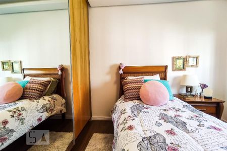 Apartamento à venda com 141m², 3 quartos e 3 vagas Apartamento à venda com 141m², 3 quartos e 3 vagasQuarto 1