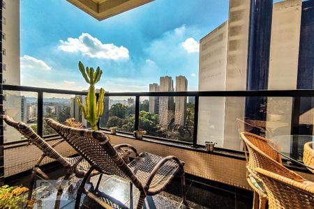 Apartamento à venda com 141m², 3 quartos e 3 vagas Apartamento à venda com 141m², 3 quartos e 3 vagasVaranda