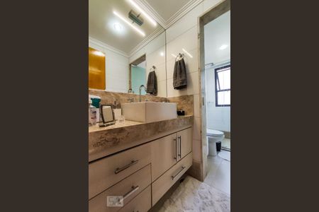 Apartamento à venda com 141m², 3 quartos e 3 vagas Apartamento à venda com 141m², 3 quartos e 3 vagasBanheiro dos Quartos