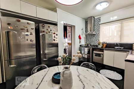 Apartamento à venda com 141m², 3 quartos e 3 vagas Apartamento à venda com 141m², 3 quartos e 3 vagasCozinha