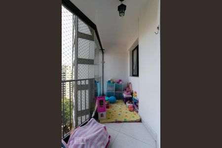 Apartamento à venda com 98m², 3 quartos e 1 vaga Apartamento à venda com 98m², 3 quartos e 1 vagaVaranda