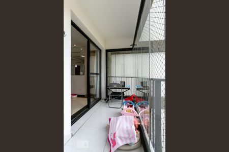 Apartamento à venda com 98m², 3 quartos e 1 vaga Apartamento à venda com 98m², 3 quartos e 1 vagaVaranda