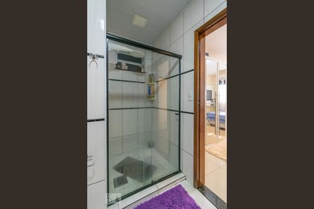 Casa à venda com 75m², 2 quartos e 1 vagaBanheiro da Suíte - Box de vidro