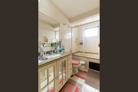 Apartamento à venda com 125m², 4 quartos e 3 vagasBanheiro da Suíte 1