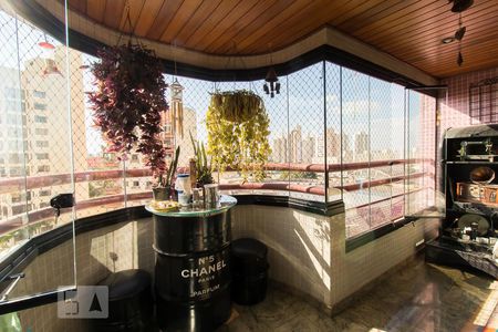Varanda  de apartamento à venda com 4 quartos, 125m² em Jardim da Saúde, São Paulo