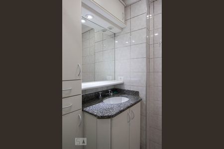 Apartamento à venda com 77m², 3 quartos e 2 vagasBanheiro da suíte