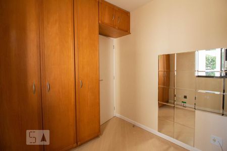 Apartamento à venda com 77m², 3 quartos e 2 vagasQuarto 2 