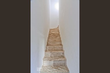 Escada de casa de condomínio à venda com 2 quartos, 65m² em Santa Teresinha, São Paulo