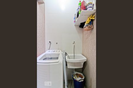 Casa de condomínio à venda com 65m², 2 quartos e 1 vagaÁrea de Serviço