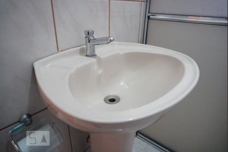 Casa à venda com 147m², 4 quartos e 4 vagas Casa à venda com 147m², 4 quartos e 4 vagasBanheiro da Suíte