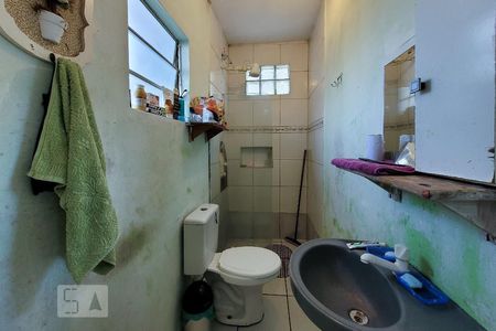 Banheiro de casa à venda com 5 quartos, 90m² em Vila Ipiranga, Porto Alegre