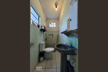 Banheiro de casa à venda com 5 quartos, 90m² em Vila Ipiranga, Porto Alegre