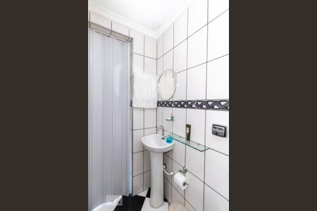 Casa à venda com 240m², 2 quartos e 4 vagasBanheiro do Salão de Festas e Churrasqueira