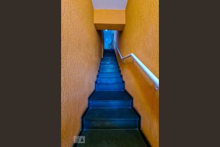 Casa à venda com 240m², 2 quartos e 4 vagasEscada