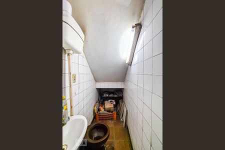 Casa à venda com 240m², 2 quartos e 4 vagasBanheiro da Garagem