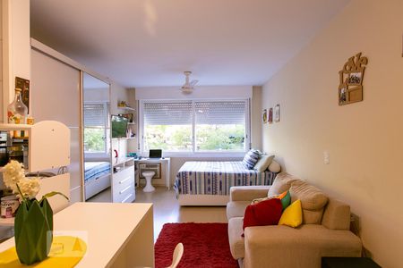 Sala/Quarto/Cozinha de kitnet/studio para alugar com 1 quarto, 29m² em Cidade Baixa, Porto Alegre