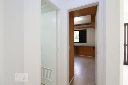 Corredor de apartamento para alugar com 1 quarto, 40m² em Vila Nova Conceição, São Paulo