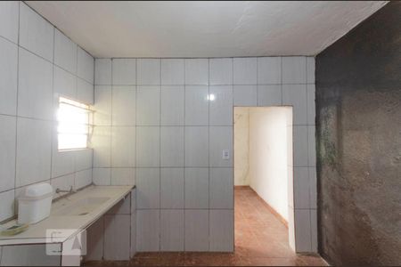 Cozinha  de casa para alugar com 1 quarto, 50m² em Vila Carmosina, São Paulo