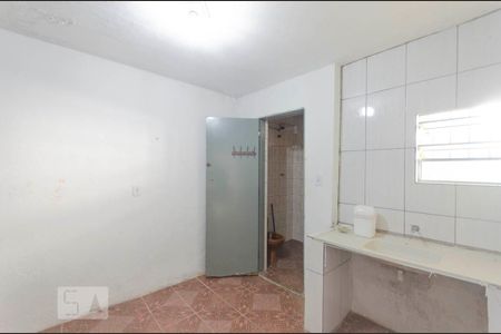 Cozinha  de casa para alugar com 1 quarto, 50m² em Vila Carmosina, São Paulo