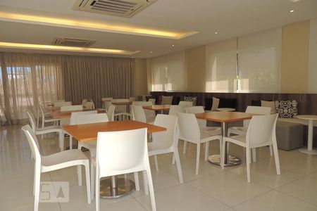 Apartamento à venda com 54m², 2 quartos e sem vagaÁrea comum - Salão de festas