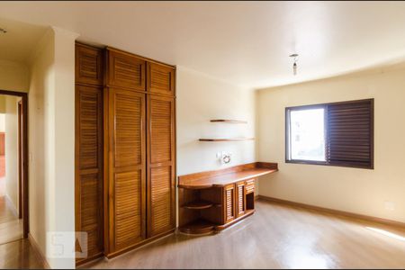 Apartamento à venda com 190m², 3 quartos e 2 vagasQuarto da suíte 2