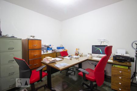 Casa à venda com 330m², 3 quartos e 2 vagasEscritório