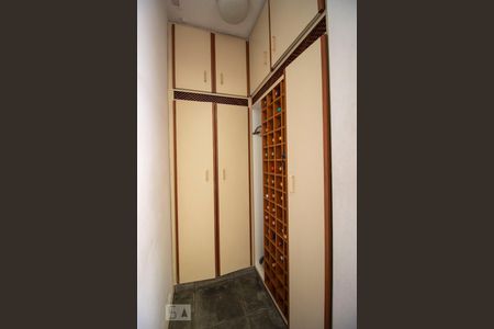 Casa à venda com 330m², 3 quartos e 2 vagasAdega