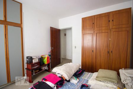 Casa à venda com 330m², 3 quartos e 2 vagasQuarto 2 - Armários