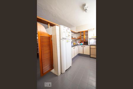 Casa à venda com 330m², 3 quartos e 2 vagasCozinha - Armários