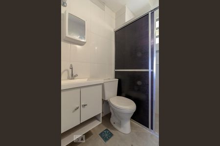 Banheiro de kitnet/studio para alugar com 1 quarto, 42m² em Consolação, São Paulo