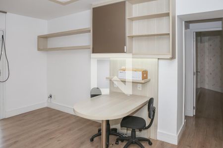 Apartamento à venda com 220m², 4 quartos e 4 vagasEscritório