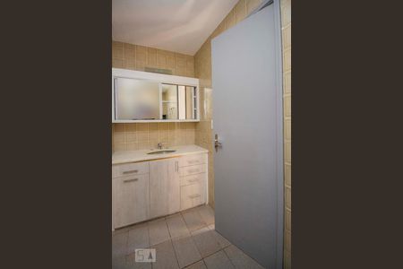 Apartamento à venda com 77m², 2 quartos e 1 vaga Apartamento à venda com 77m², 2 quartos e 1 vagaBanheiro