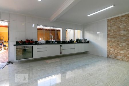 Casa à venda com 340m², 3 quartos e 8 vagasCozinha