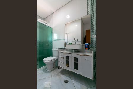 Casa à venda com 340m², 3 quartos e 8 vagasBanheiro da Suíte 2