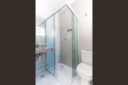 Banheiro da Suíte de casa de condomínio para alugar com 2 quartos, 58m² em Vila Constança, São Paulo