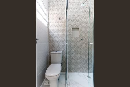 Banheiro da Suíte de casa de condomínio para alugar com 2 quartos, 58m² em Vila Constança, São Paulo