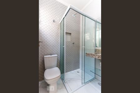 Banheiro da Suíte de casa de condomínio para alugar com 2 quartos, 58m² em Vila Constança, São Paulo