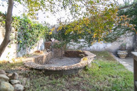 Casa à venda com 475m², 4 quartos e 5 vagas Casa à venda com 475m², 4 quartos e 5 vagasQuintal fundos