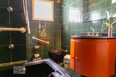 Casa à venda com 475m², 4 quartos e 5 vagas Casa à venda com 475m², 4 quartos e 5 vagasBanheiro suíte 3