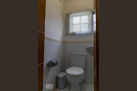 Casa à venda com 475m², 4 quartos e 5 vagas Casa à venda com 475m², 4 quartos e 5 vagasCasa anexa - Lavabo