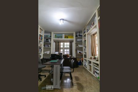 Casa à venda com 475m², 4 quartos e 5 vagas Casa à venda com 475m², 4 quartos e 5 vagasCasa anexa - Escritório