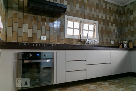 Casa à venda com 475m², 4 quartos e 5 vagas Casa à venda com 475m², 4 quartos e 5 vagasCozinha