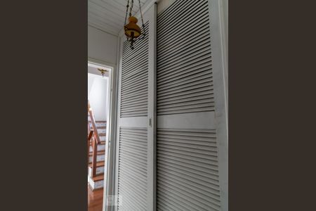 Casa à venda com 475m², 4 quartos e 5 vagas Casa à venda com 475m², 4 quartos e 5 vagasCloset dormitórios