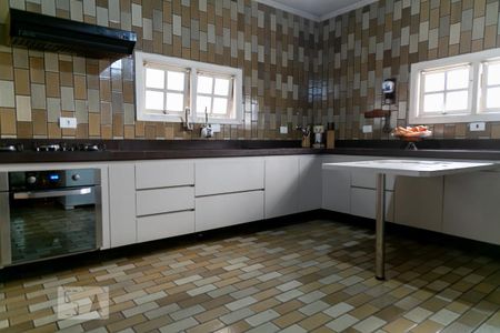 Casa à venda com 475m², 4 quartos e 5 vagas Casa à venda com 475m², 4 quartos e 5 vagasCozinha