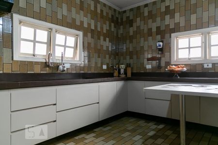 Casa à venda com 475m², 4 quartos e 5 vagas Casa à venda com 475m², 4 quartos e 5 vagasCozinha