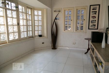 Casa à venda com 475m², 4 quartos e 5 vagas Casa à venda com 475m², 4 quartos e 5 vagasSala